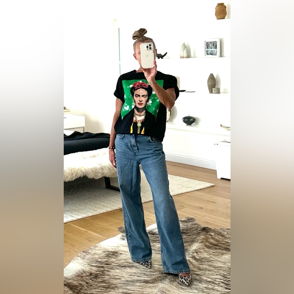 MANGO boyfriend jeans 80% cotton, 30% recycled cotton. Size US2. Worn once.